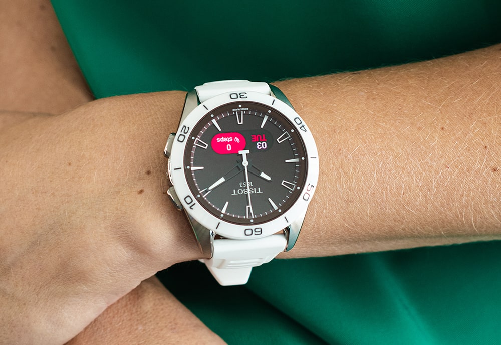 tissot t-touch connected na dámské ruce